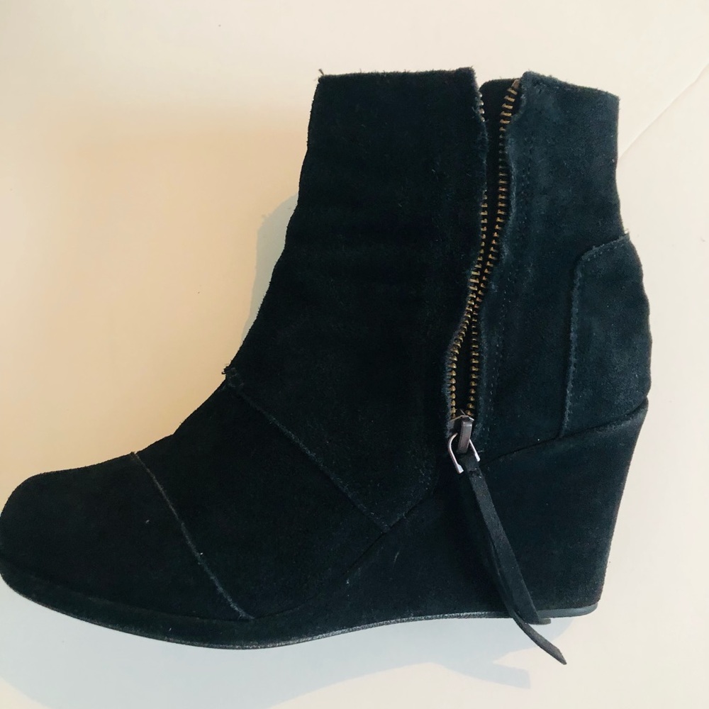 TOM’s boots